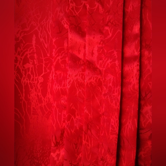 Red on Red Embossed Blouse High Neck Size 14 Chest 40" - Picture 2 of 5